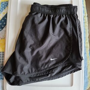Nike Women's Shorts 2x